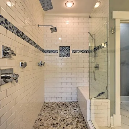 2 Mi To Dtwn: In Noda District Near Unc! Holiday home