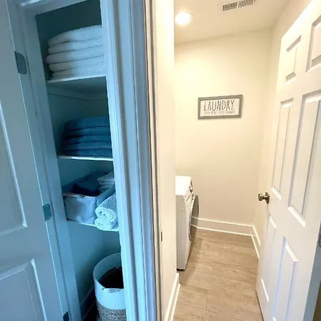 Luxury In Eastover... Close To Everything! Hotel Charlotte