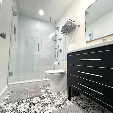 Luxury In Eastover... Close To Everything! Hotel Charlotte