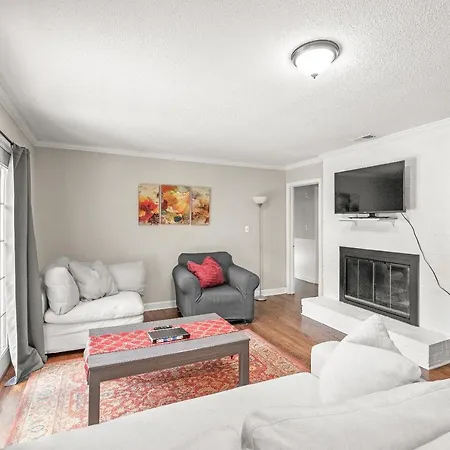 Charming, Cozy Close To Uptown, Airport & Whitewater Center Holiday home