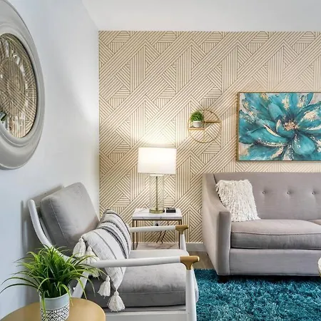 Apartment 2br 1ba Duplex House King Beds Great For Small Groups Close To Uptown Attractions *