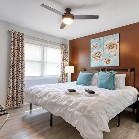 2br 1ba Duplex House King Beds Great For Small Groups Close To Uptown Attractions * Charlotte