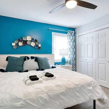 2br 1ba Duplex House King Beds Great For Small Groups Close To Uptown Attractions Apartment