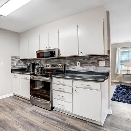 Homestay Cozy, 1-level - 5 Miles To Uptown Clt *