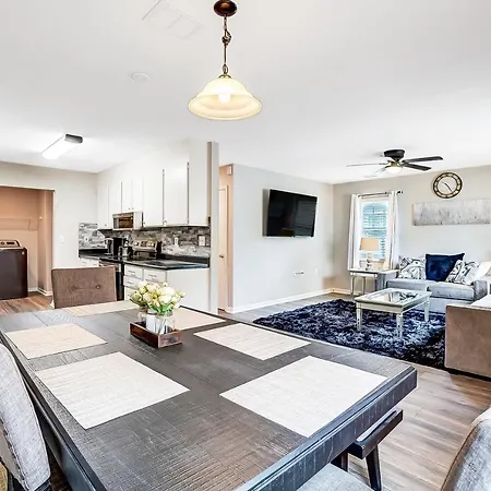 Homestay Cozy, 1-level - 5 Miles To Uptown Clt Charlotte