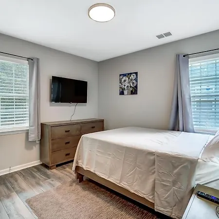 Homestay Cozy, 1-level - 5 Miles To Uptown Clt