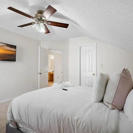 Holiday home Cozy 4b 2 5b King Beds Jacuzzi