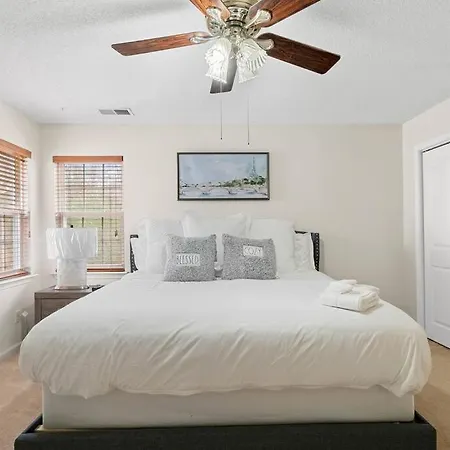 Holiday home Cozy 4b 2 5b King Beds Jacuzzi