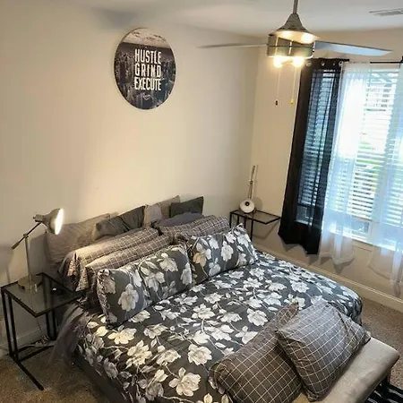 Luxury 1 Bedroom *