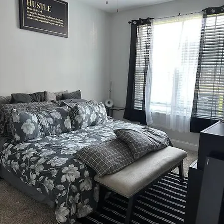 Luxury 1 Bedroom Apartment