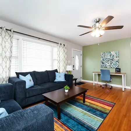 Roomy 3br 2 Bath Minutes To Uptown And Airport Ideal For Small Families * Charlotte