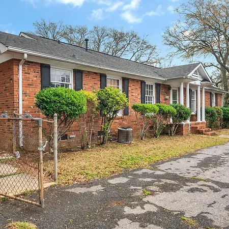 Spacious 2br Duplex - Near Uptown Holiday home