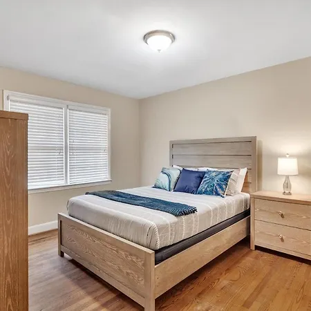 Holiday home Spacious 2br Duplex - Near Uptown *