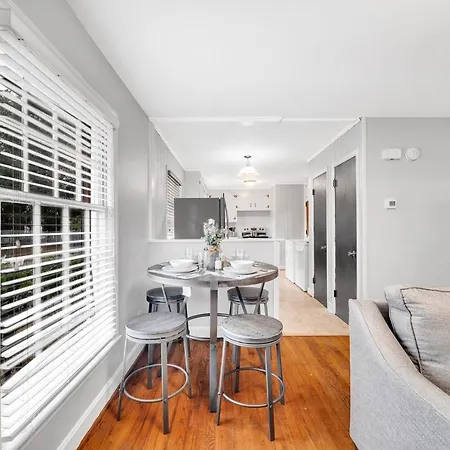 Holiday home Spacious 2br Duplex - Near Uptown *