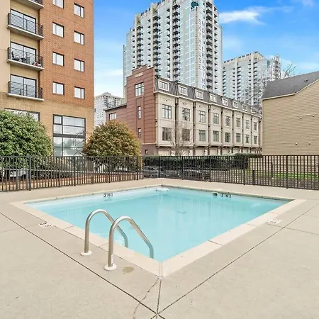 Cozy @ Nc! W/pool- Walk To Uptown Apartment