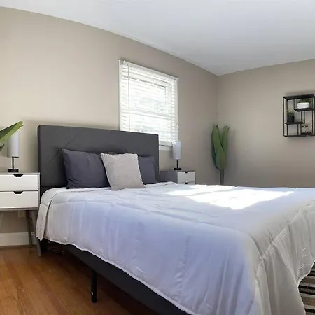 Lovely 5b/2ba Minutes From Uptown W/ King Bed Holiday home Charlotte