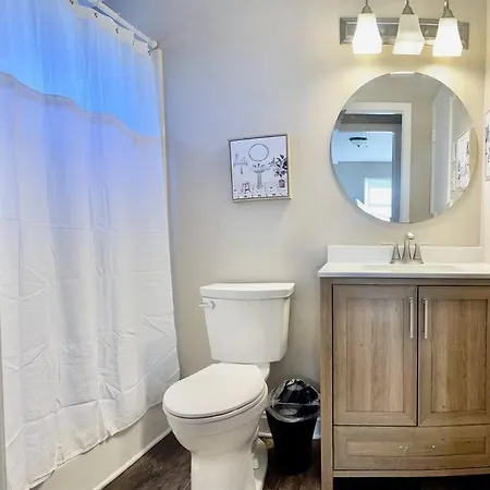 Lovely 5b/2ba Minutes From Uptown W/ King Bed Holiday home *