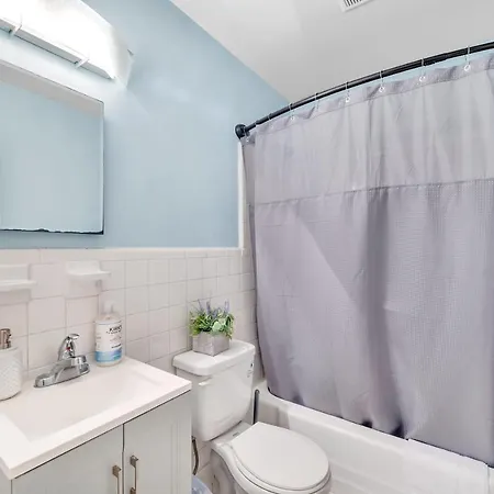 Spacious 2br Duplex - Near Uptown Holiday home Charlotte