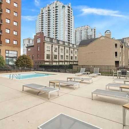Cozy @ Nc! W/pool- Walk To Uptown
