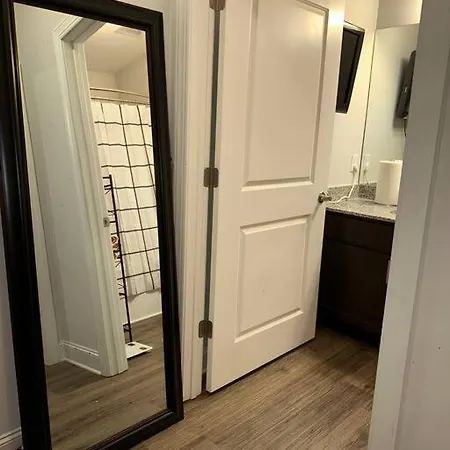 Luxury 1 Bedroom *