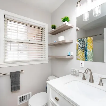 Roomy 3br 2 Bath Minutes To Uptown And Airport Ideal For Small Families * Charlotte