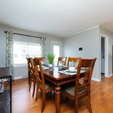 Roomy 3br 2 Bath Minutes To Uptown And Airport Ideal For Small Families Charlotte