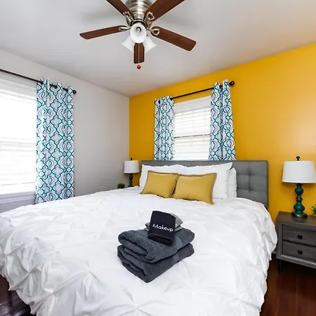 Roomy 3br 2 Bath Minutes To Uptown And Airport Ideal For Small Families Apartment