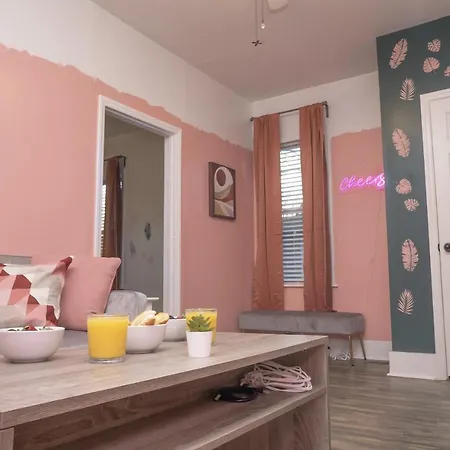 Convenient Colorful And Cozy Getaway Holiday home