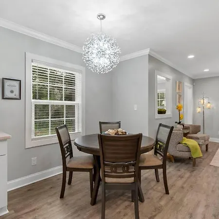 Cheerful 3 Bedroom-long Term Close To Uptown Hotel 3*