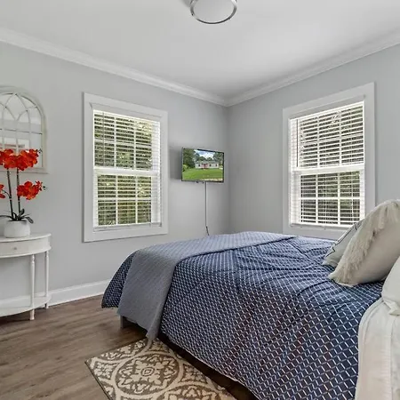 Cheerful 3 Bedroom-long Term Close To Uptown 3* Charlotte