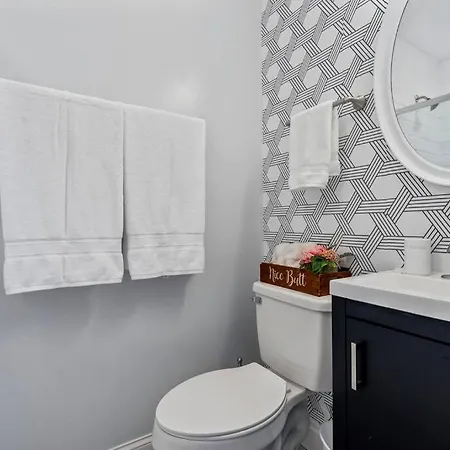 Cheerful 3 Bedroom-long Term Close To Uptown Hotel