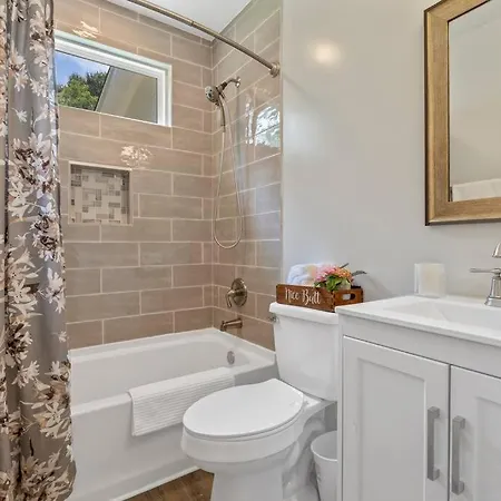 Cheerful 3 Bedroom-long Term Close To Uptown Hotel