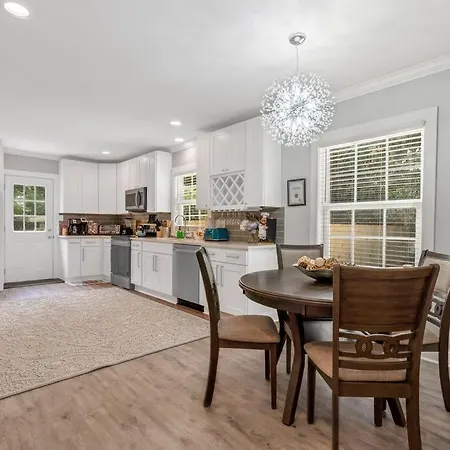 Cheerful 3 Bedroom-long Term Close To Uptown Hotel
