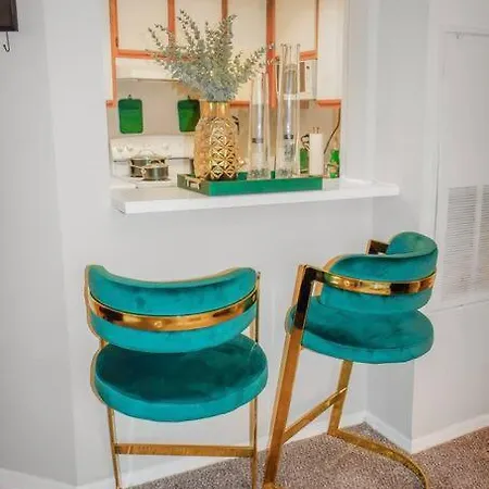 Apartment Deluxe 1bd Apt With Balcony