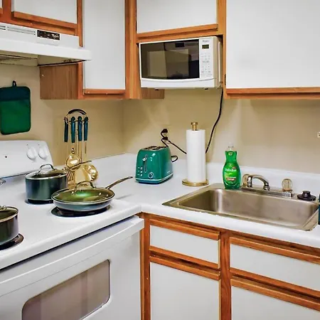 Apartment Deluxe 1bd Apt With Balcony *