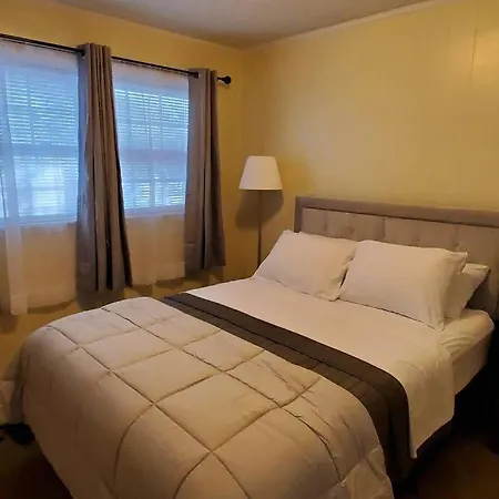7, Sleep 6, Walk To Attractions In Uptown Apartment *