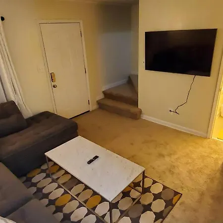 Apartment 7, Sleep 6, Walk To Attractions In Uptown