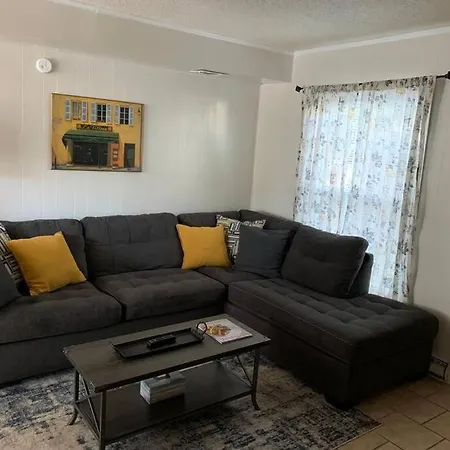 4, Sleep 5, Walk To Attractions In Uptown Apartment *
