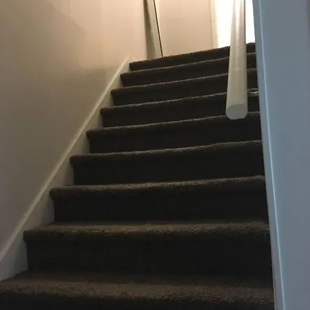 4, Sleep 5, Walk To Attractions In Uptown Apartment *