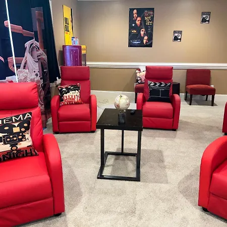 King Bed*home Theater*pool Table *