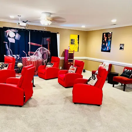 King Bed*home Theater*pool Table