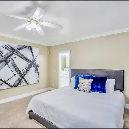 King Bed*home Theater*pool Table Villa Charlotte