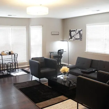 Cozy 1 Bedroom Apartment