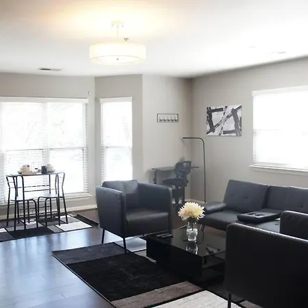 Cozy 1 Bedroom Charlotte