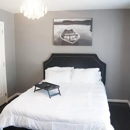 Cozy 1 Bedroom Apartment *