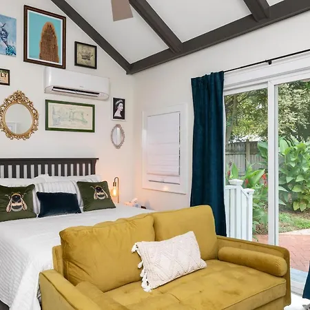 Guest house The Cozy Yellow In Dilworth Charlotte