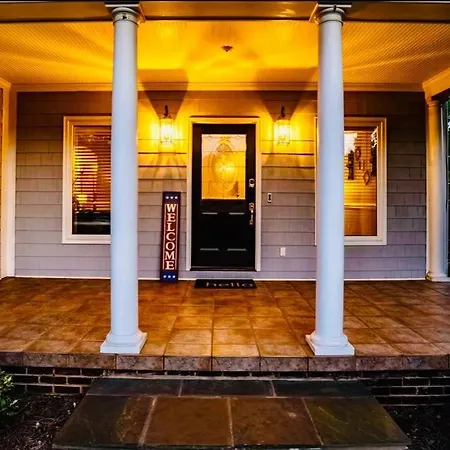 King Bed*home Theater*pool Table * Charlotte