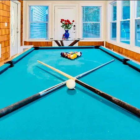 King Bed*home Theater*pool Table * Charlotte