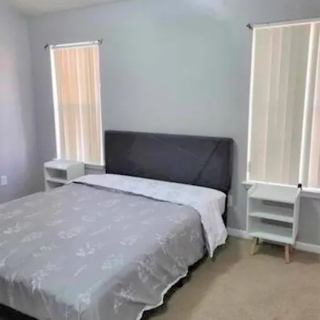 Cute Cottage*minutes From Uptown Villa *