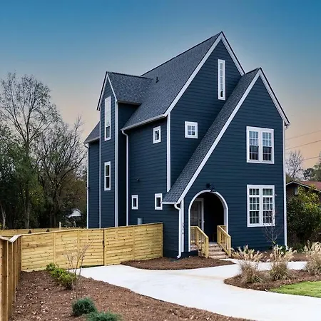 Gorgeous 3 Level Near Noda & Plaza Midwood Holiday home *